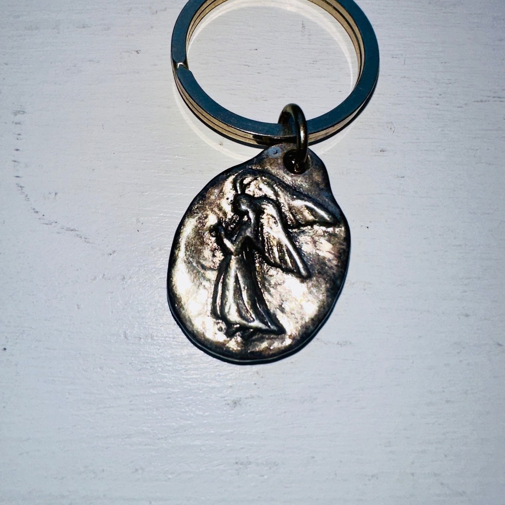 Vintage V+A Victoria and Albert Museum Angel Keychain Silver Tone Hammered Metal